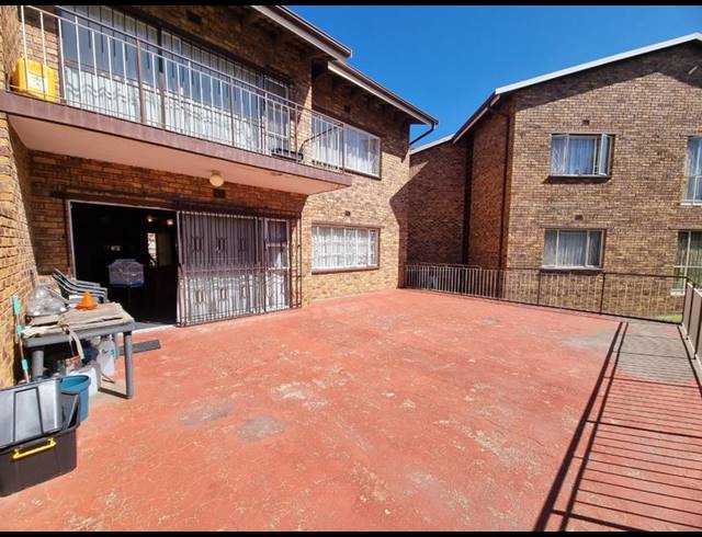 3 BEDROOM TOWNHOUSE FOR SALE IN SOUTH CREST